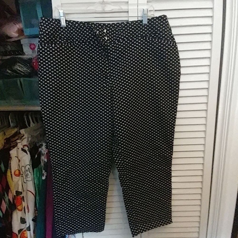 Apt. 9 EUC Capris Ankle length Size 16
